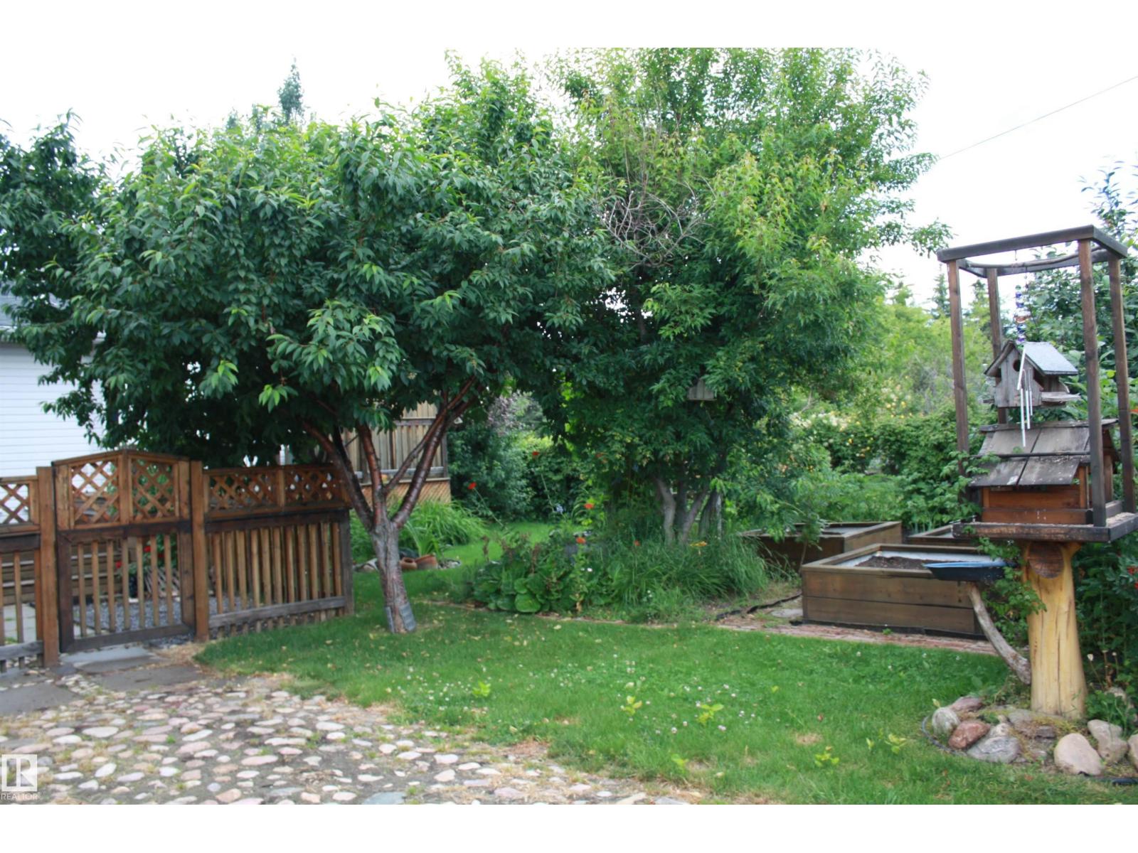 5219 49 ST - 9