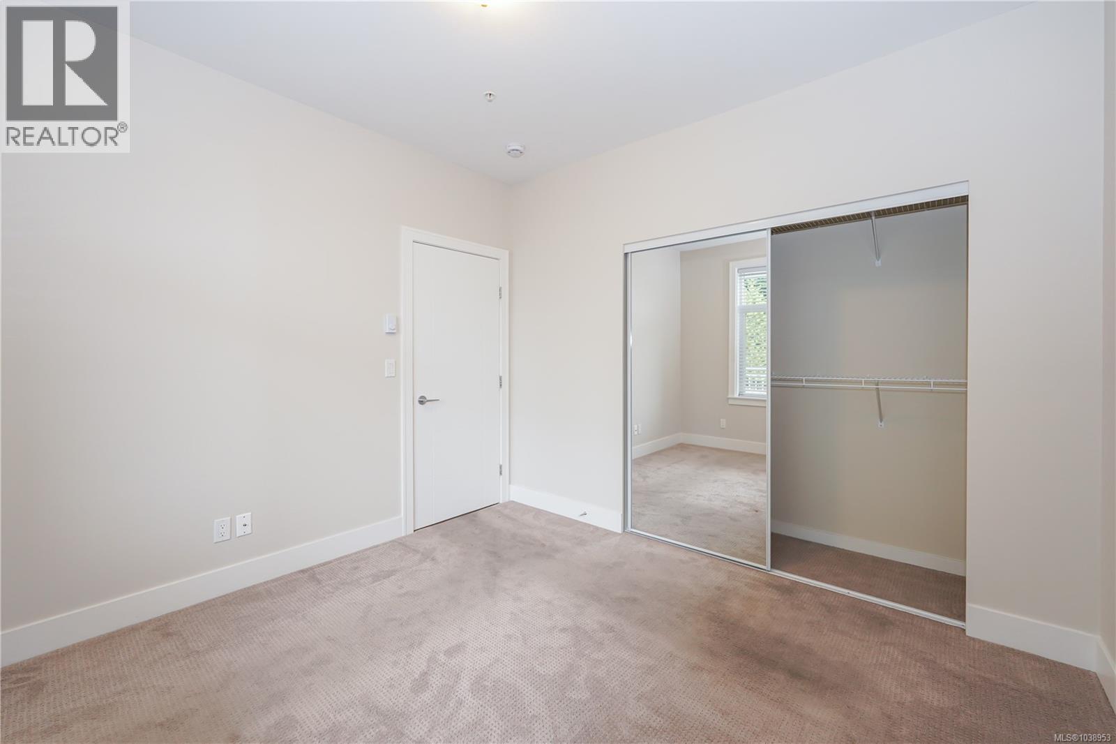 203 4960 Songbird Pl, Nanaimo