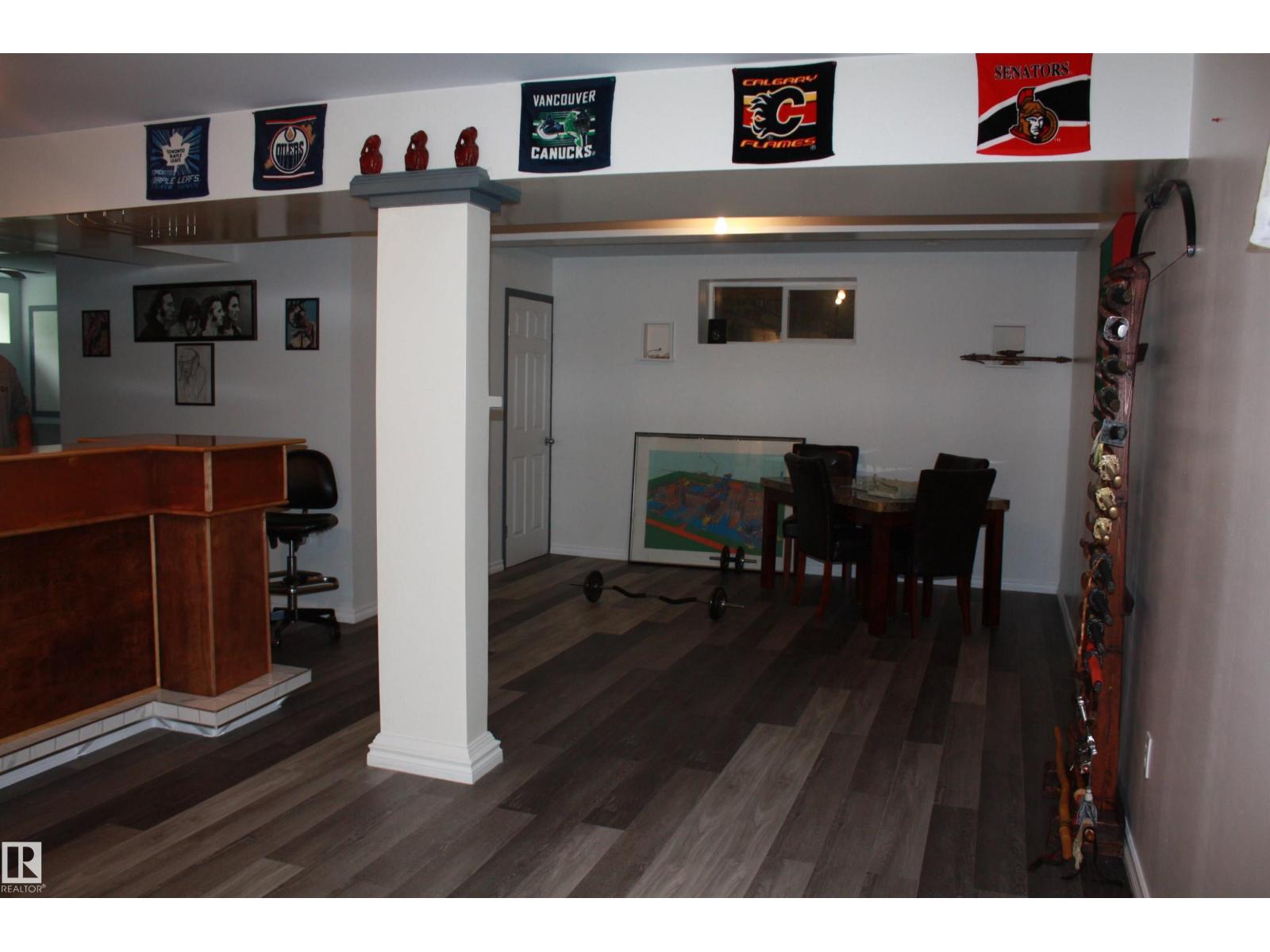 5219 49 ST - 34