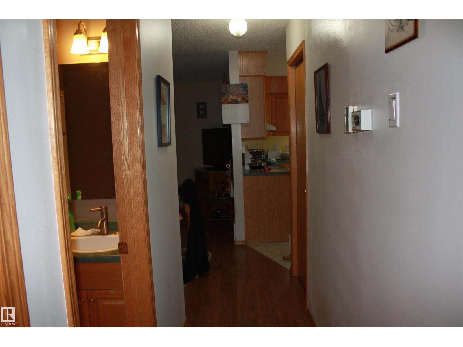 5219 49 ST - 29