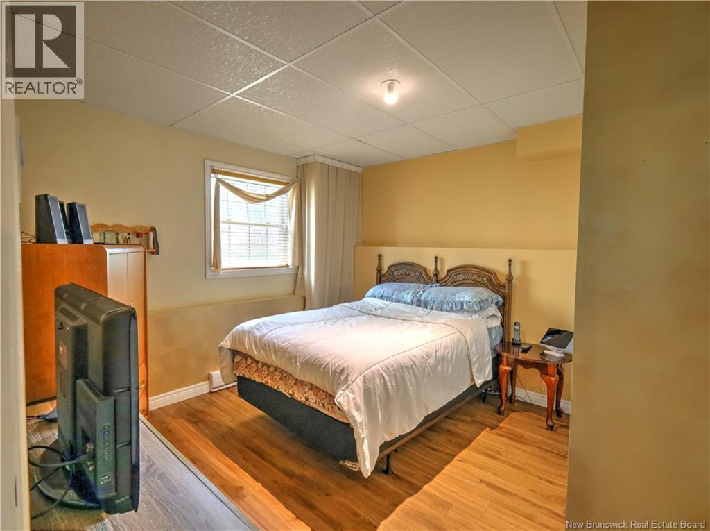 47 Lansdown Avenue - 33