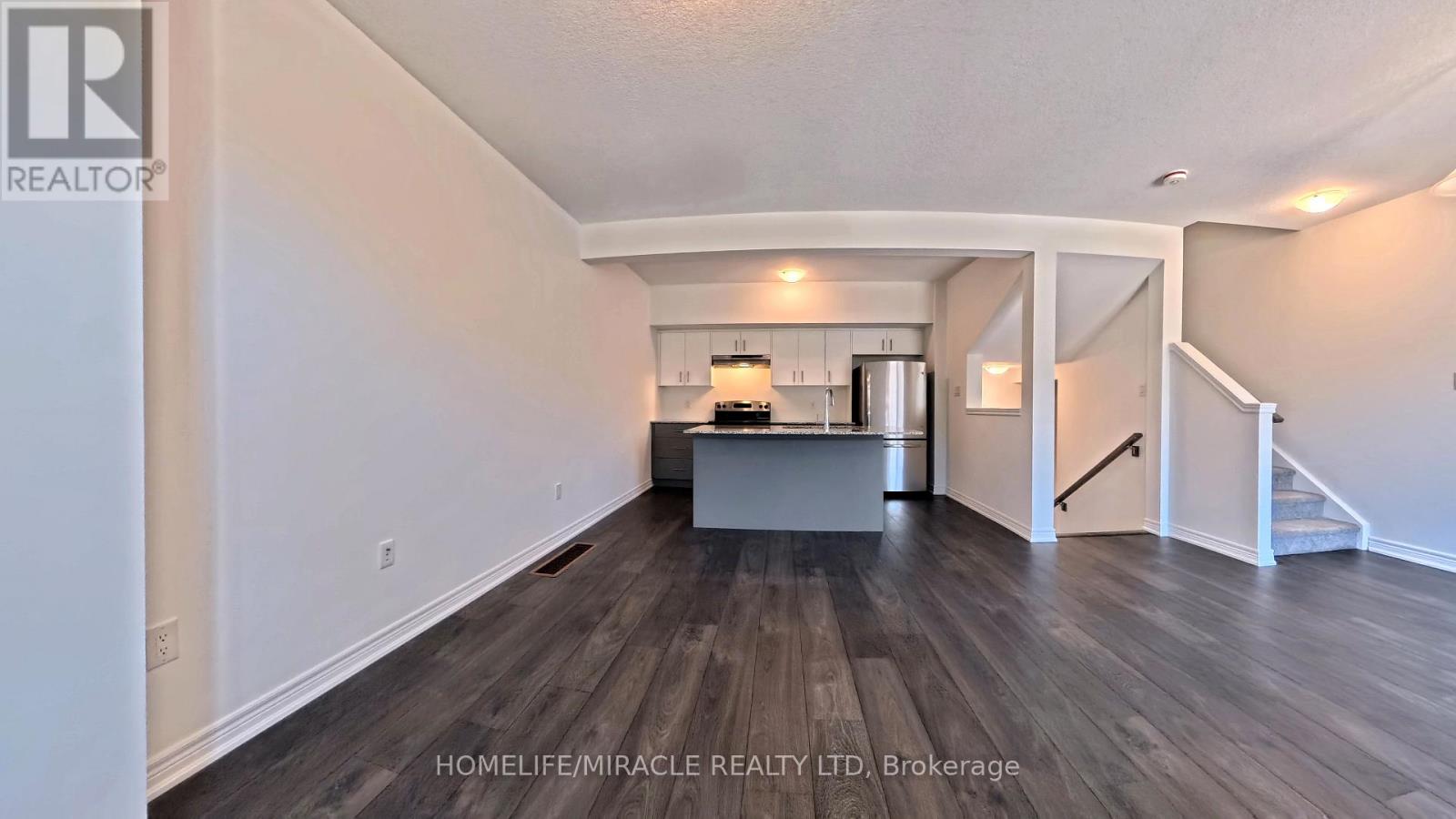#129 10 BIRMINGHAM DRIVE - 11