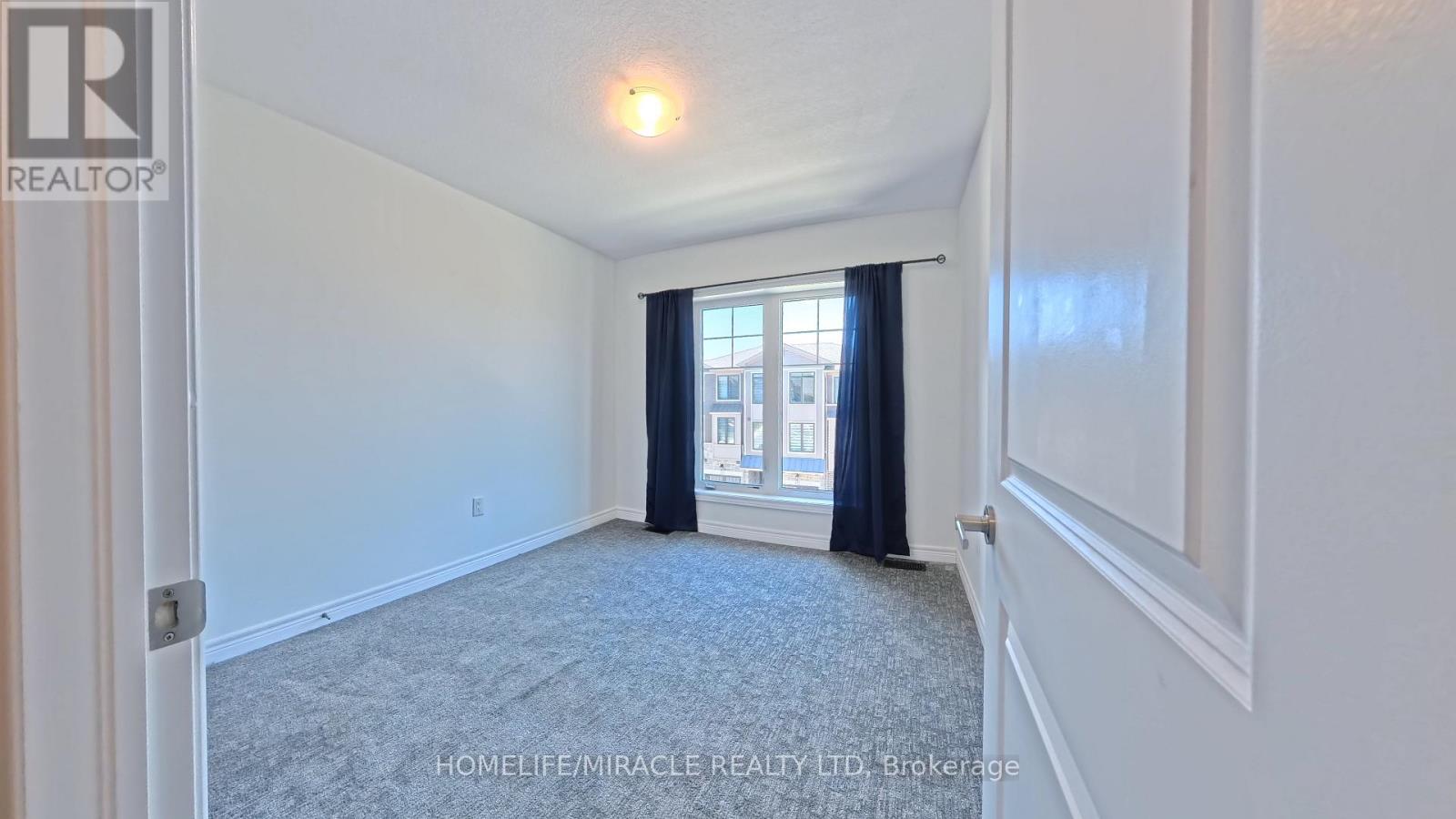 #129 10 BIRMINGHAM DRIVE - 13