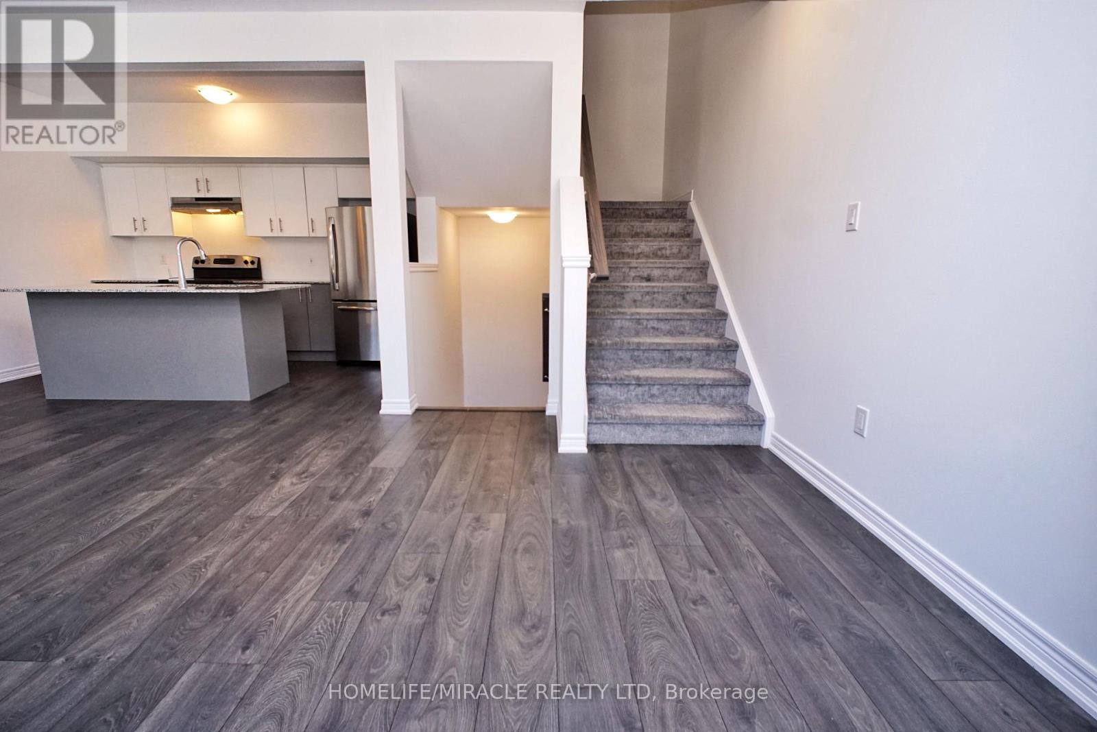 #129 10 BIRMINGHAM DRIVE - 16