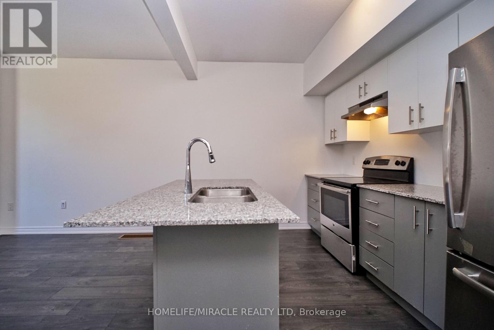 #129 10 BIRMINGHAM DRIVE - 20