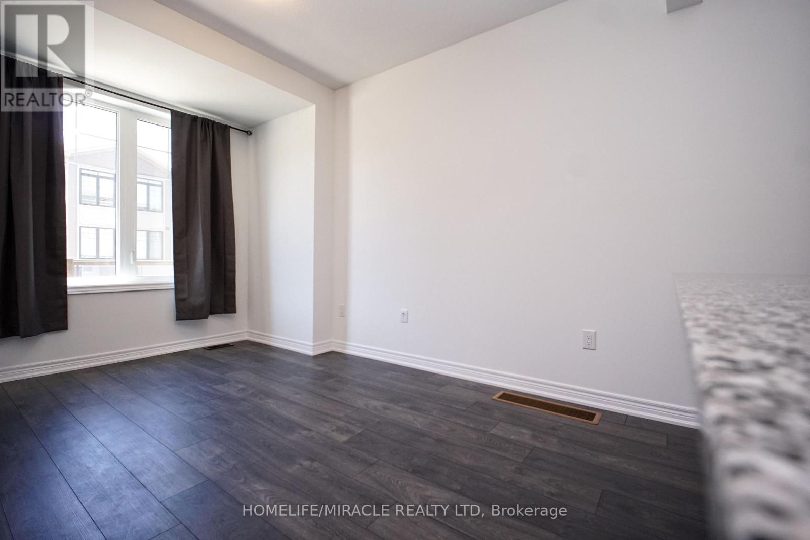 #129 10 BIRMINGHAM DRIVE - 22