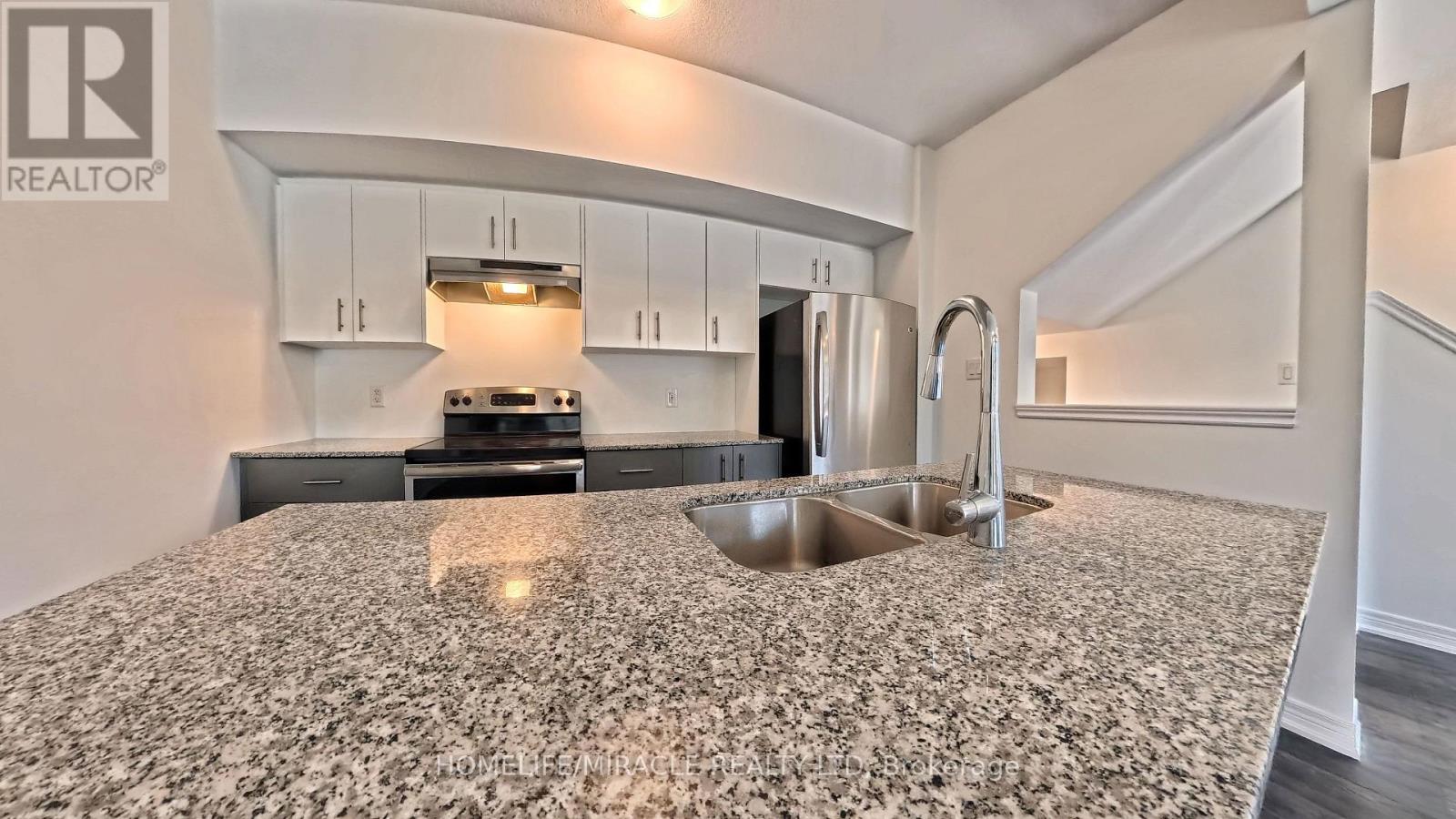 #129 10 BIRMINGHAM DRIVE - 23