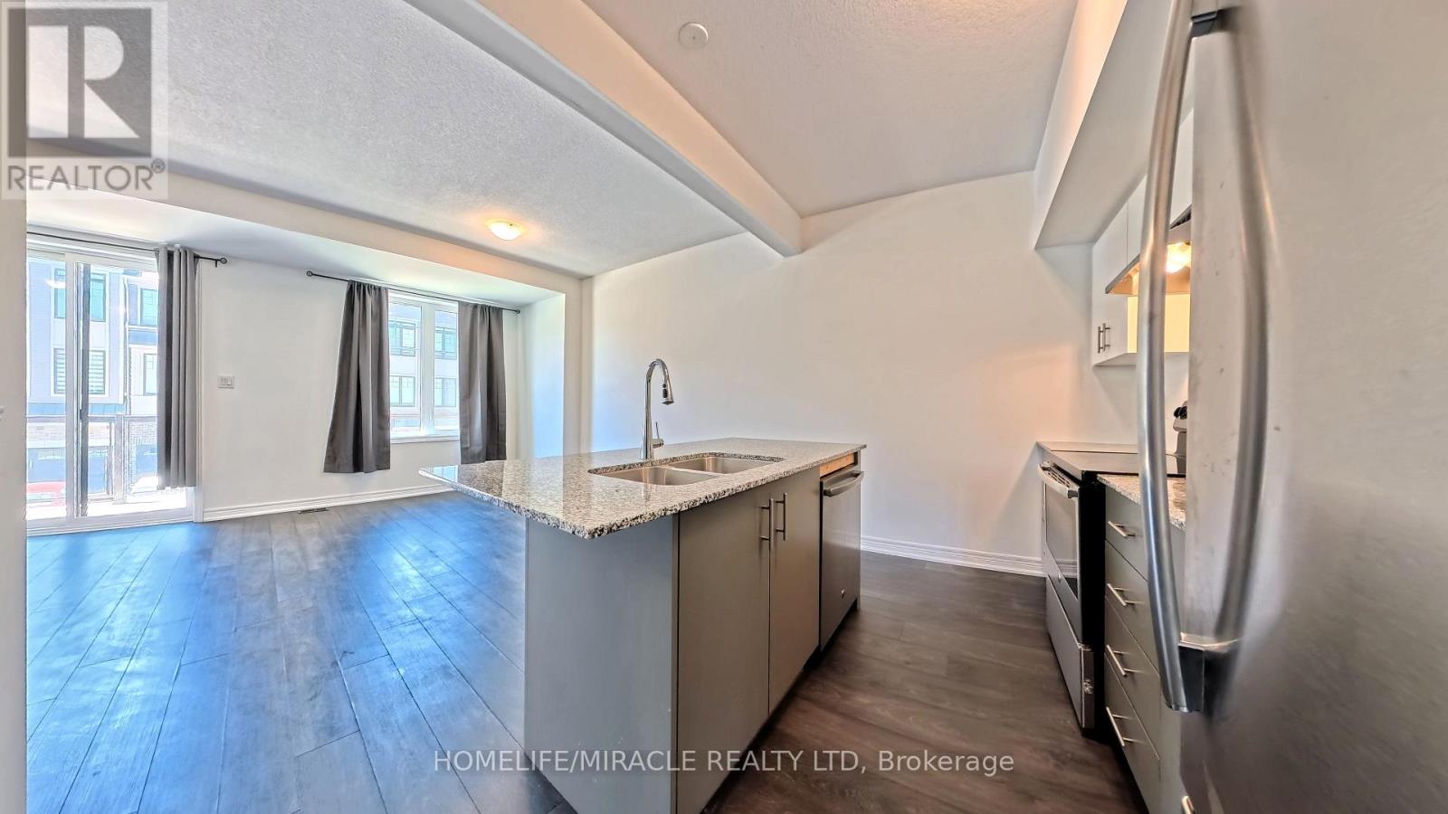 #129 10 BIRMINGHAM DRIVE - 24