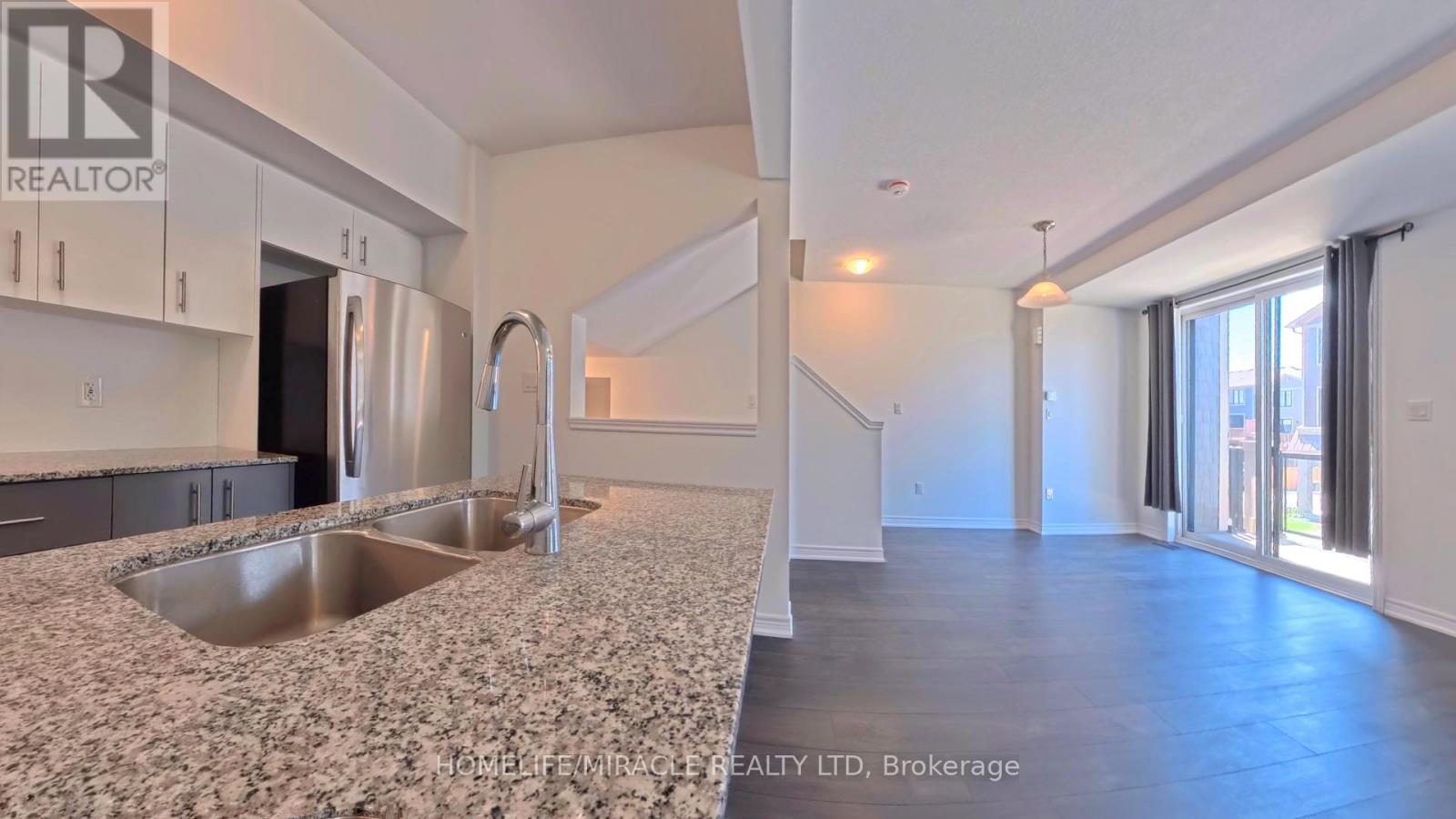 #129 10 BIRMINGHAM DRIVE - 25