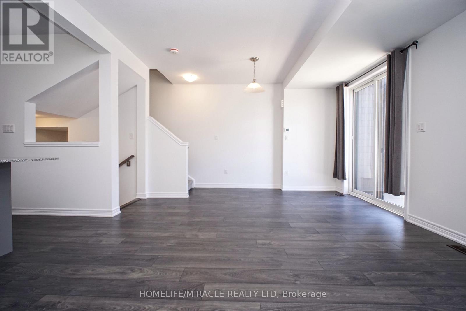 #129 10 BIRMINGHAM DRIVE - 26
