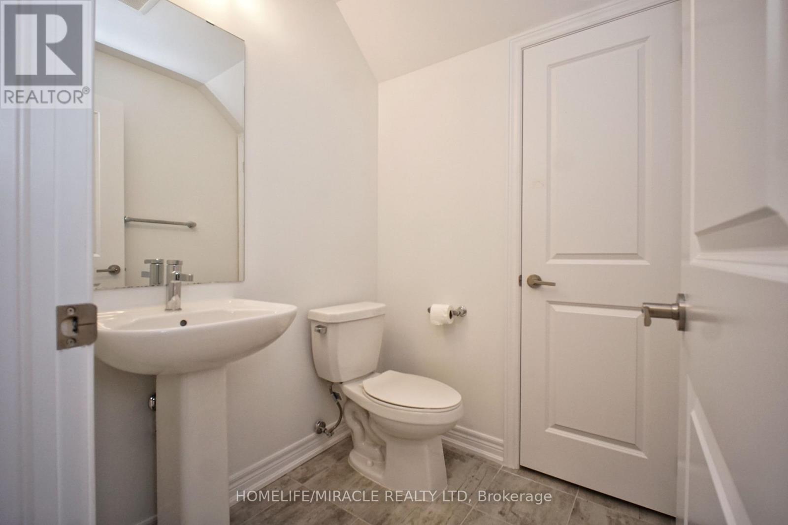 #129 10 BIRMINGHAM DRIVE - 28