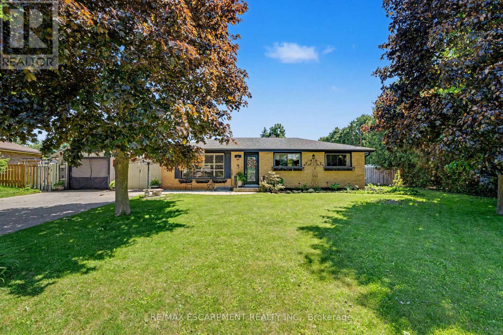 52 LORNE AVENUE - 1