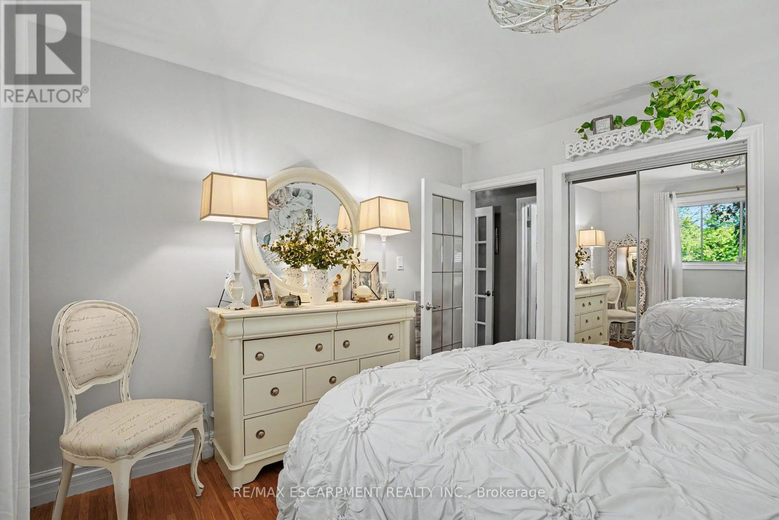 52 LORNE AVENUE - 10