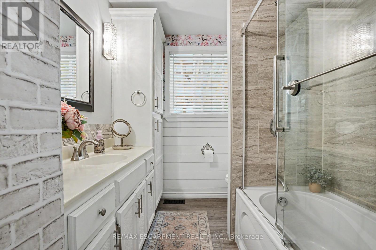 52 LORNE AVENUE - 11