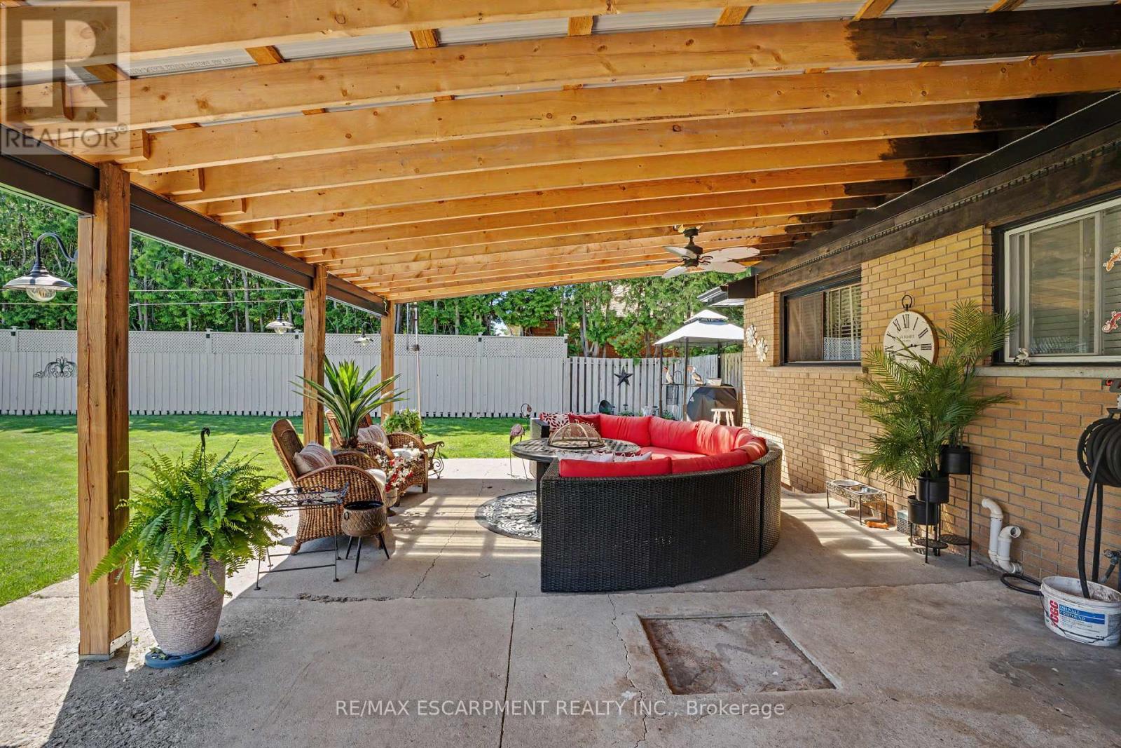 52 LORNE AVENUE - 18