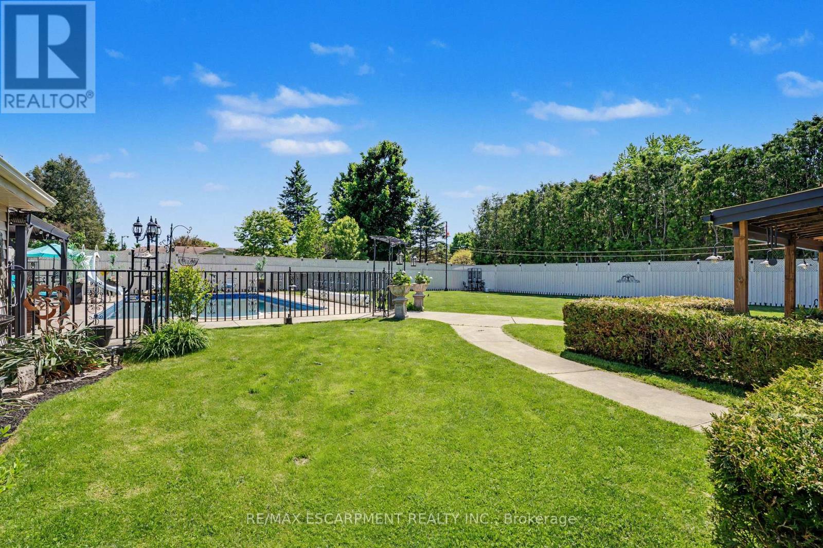52 LORNE AVENUE - 26
