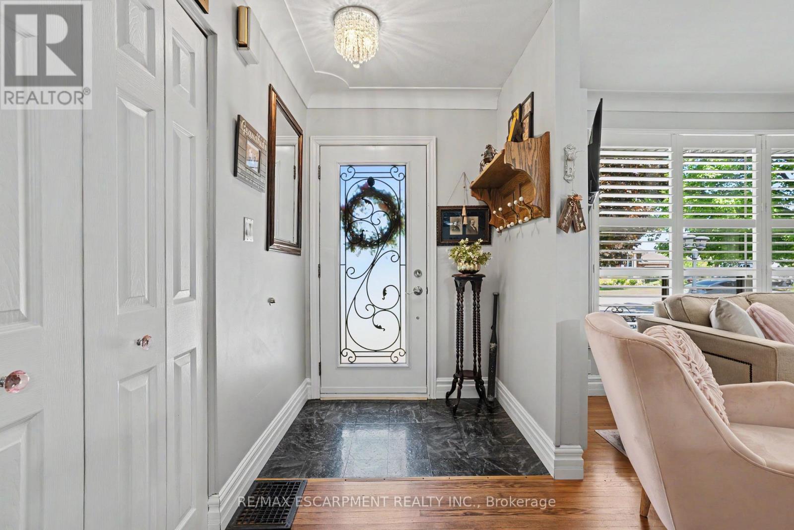52 LORNE AVENUE - 4