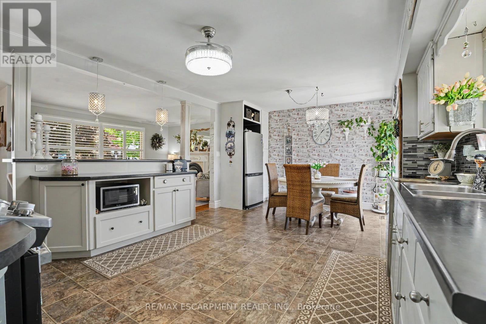 52 LORNE AVENUE - 7