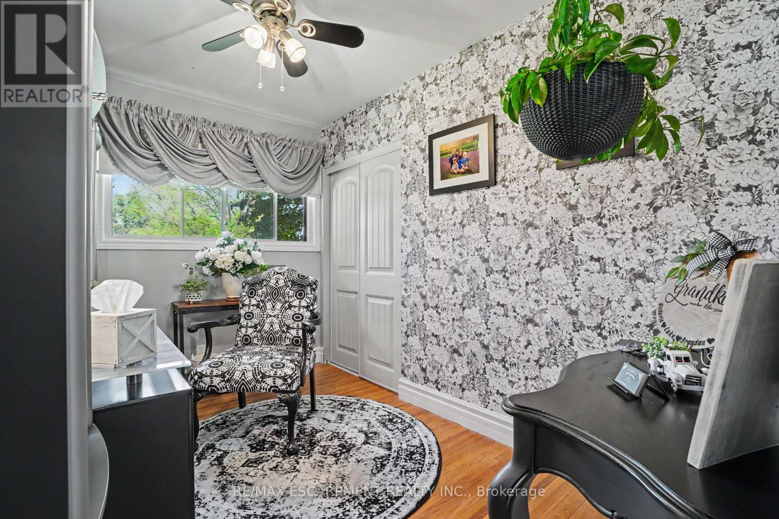 52 LORNE AVENUE - 8