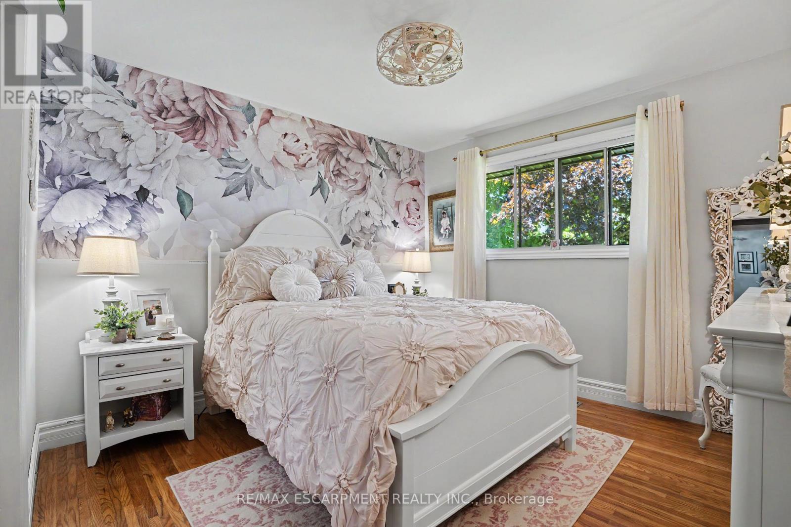 52 LORNE AVENUE - 9