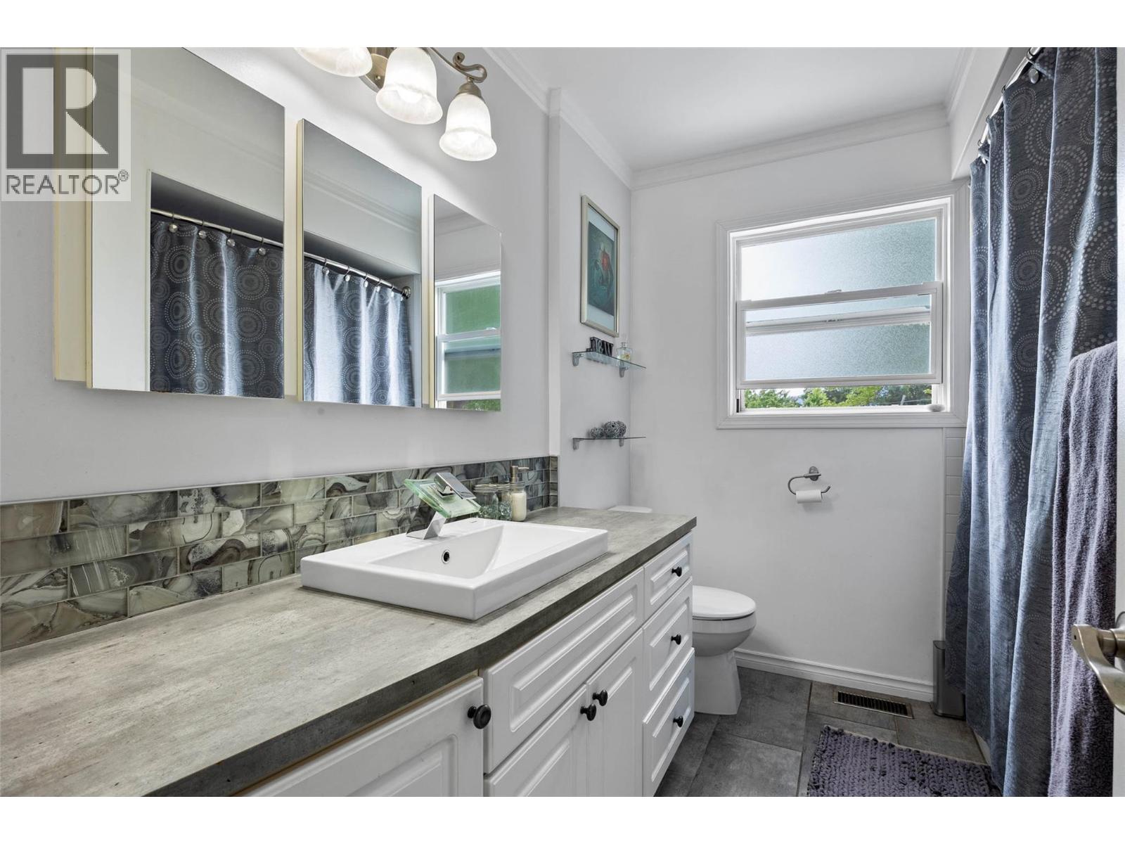 855 Lethbridge Avenue - 15