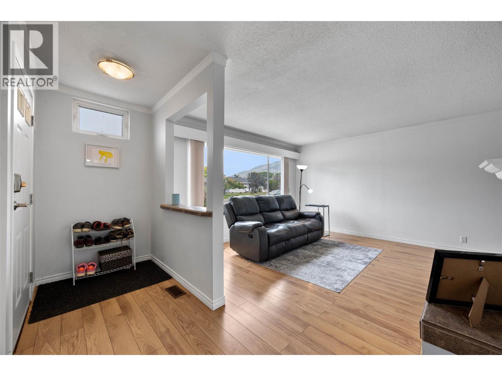 855 Lethbridge Avenue - 2