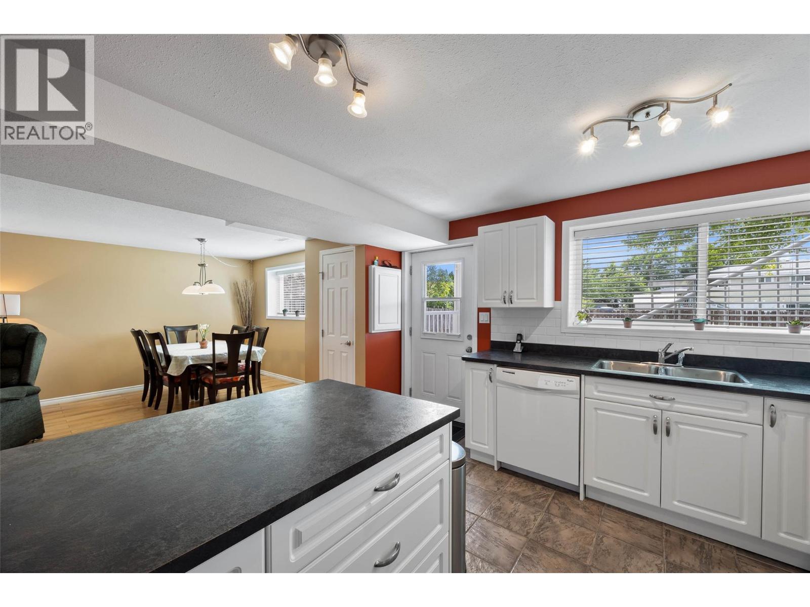 855 Lethbridge Avenue - 20