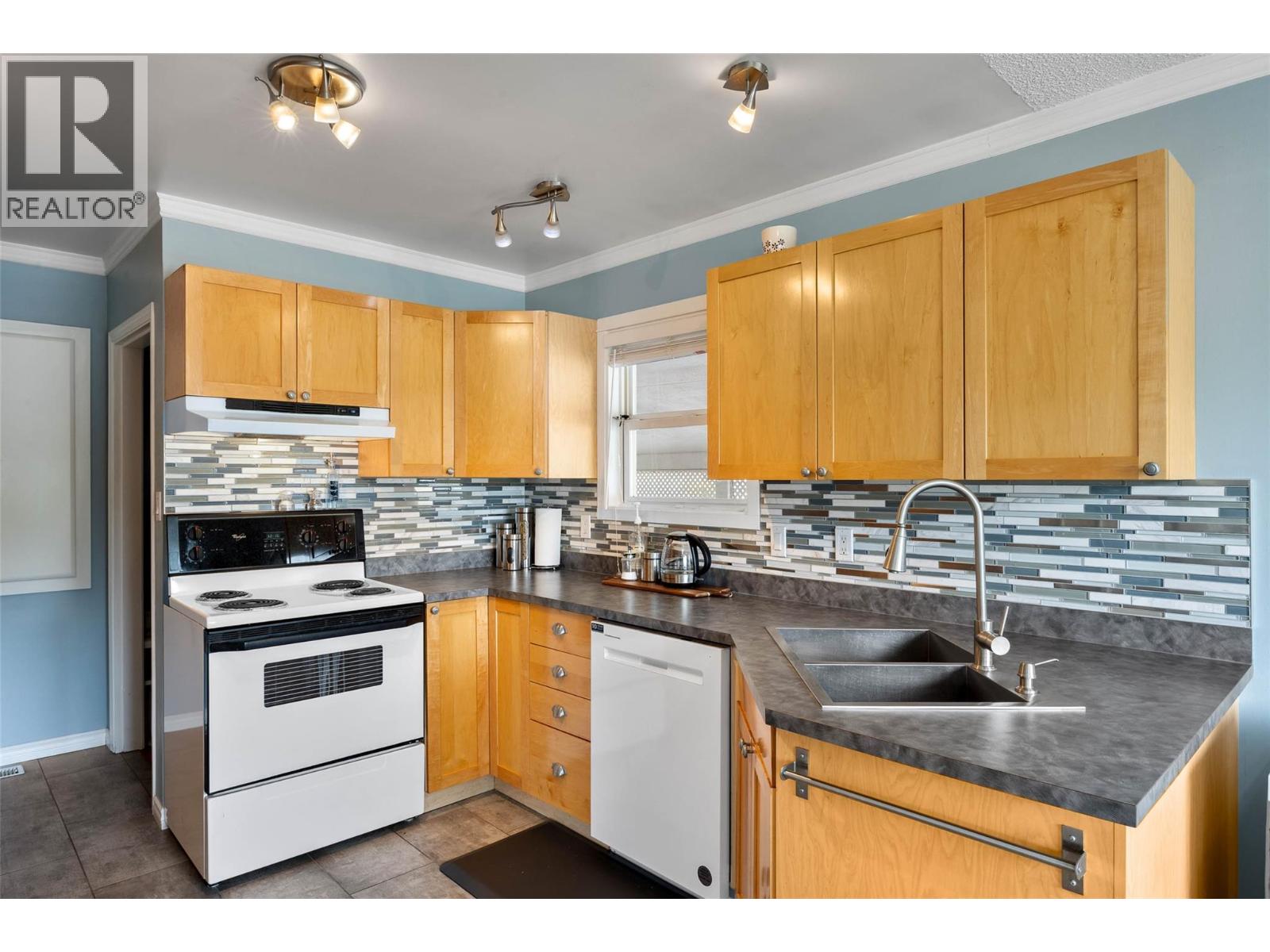 855 Lethbridge Avenue - 7