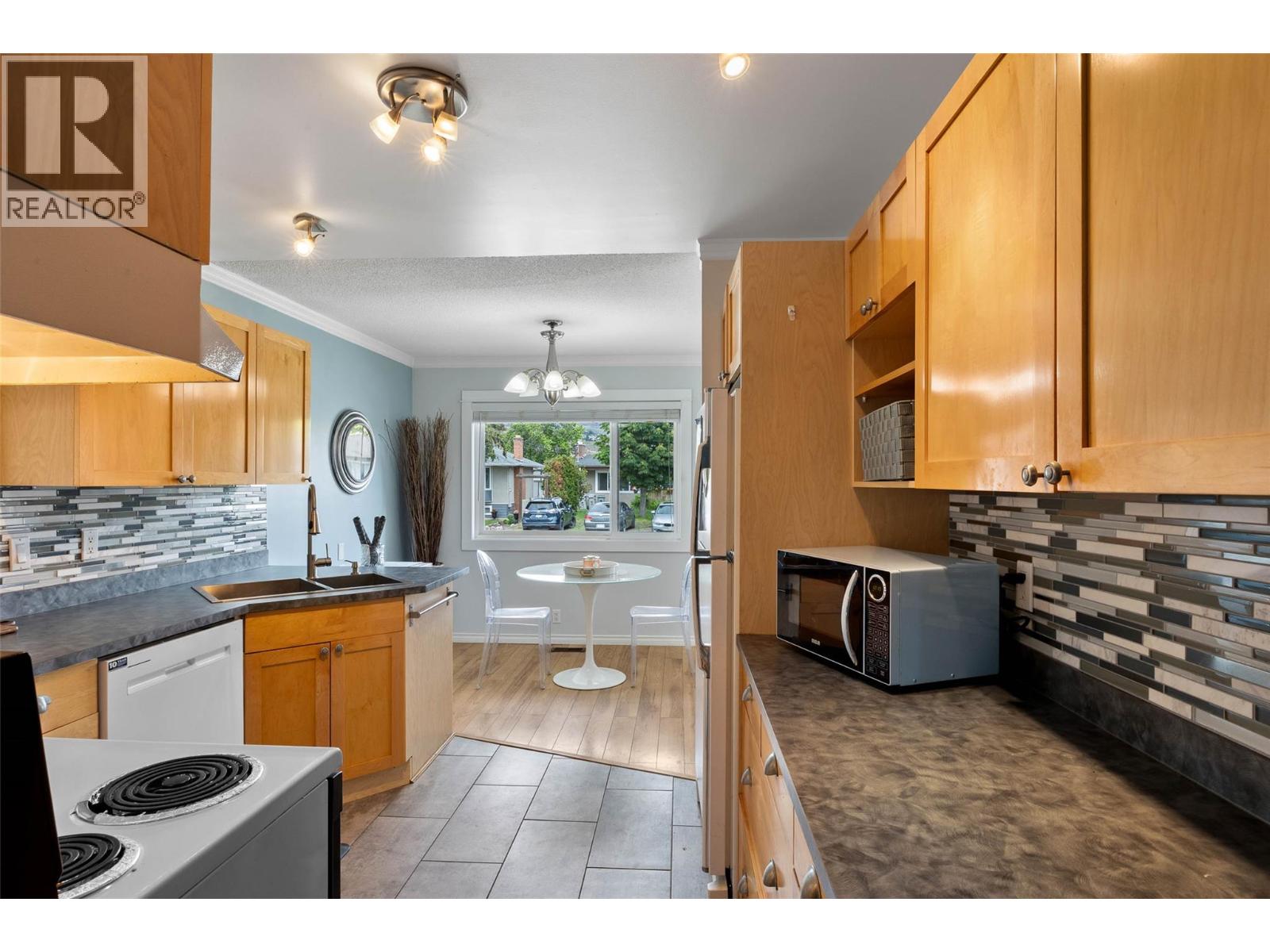 855 Lethbridge Avenue - 9