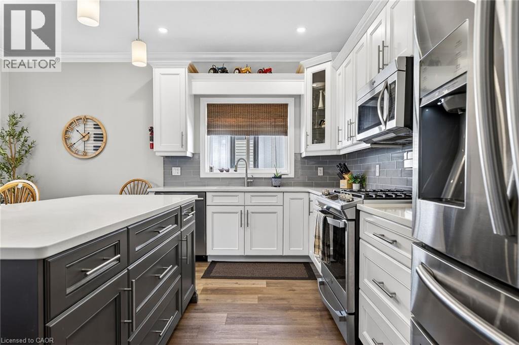 58 POSTMA Drive - 11
