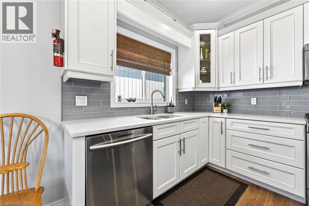 58 POSTMA Drive - 12