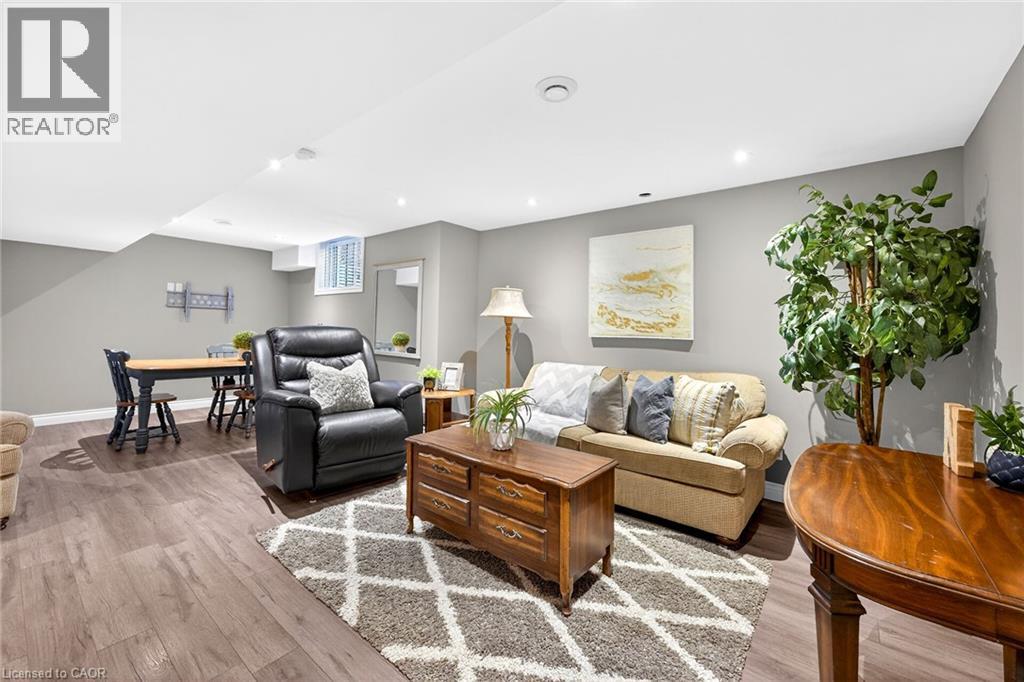 58 POSTMA Drive - 29