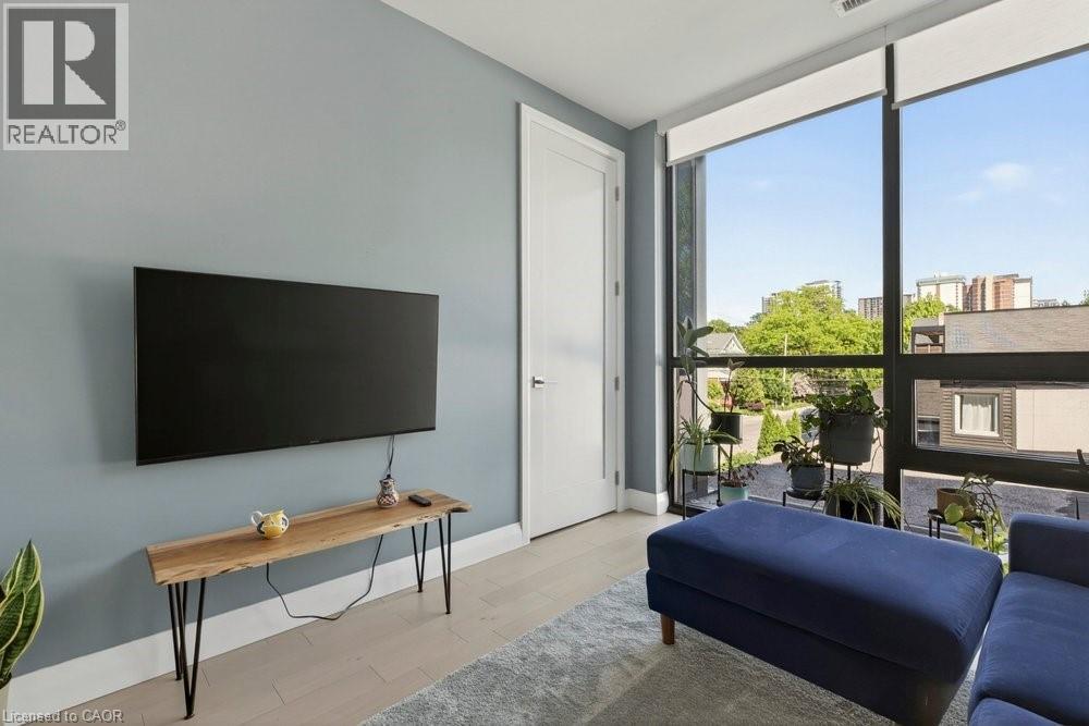 #212 101 LOCKE Street S - 16
