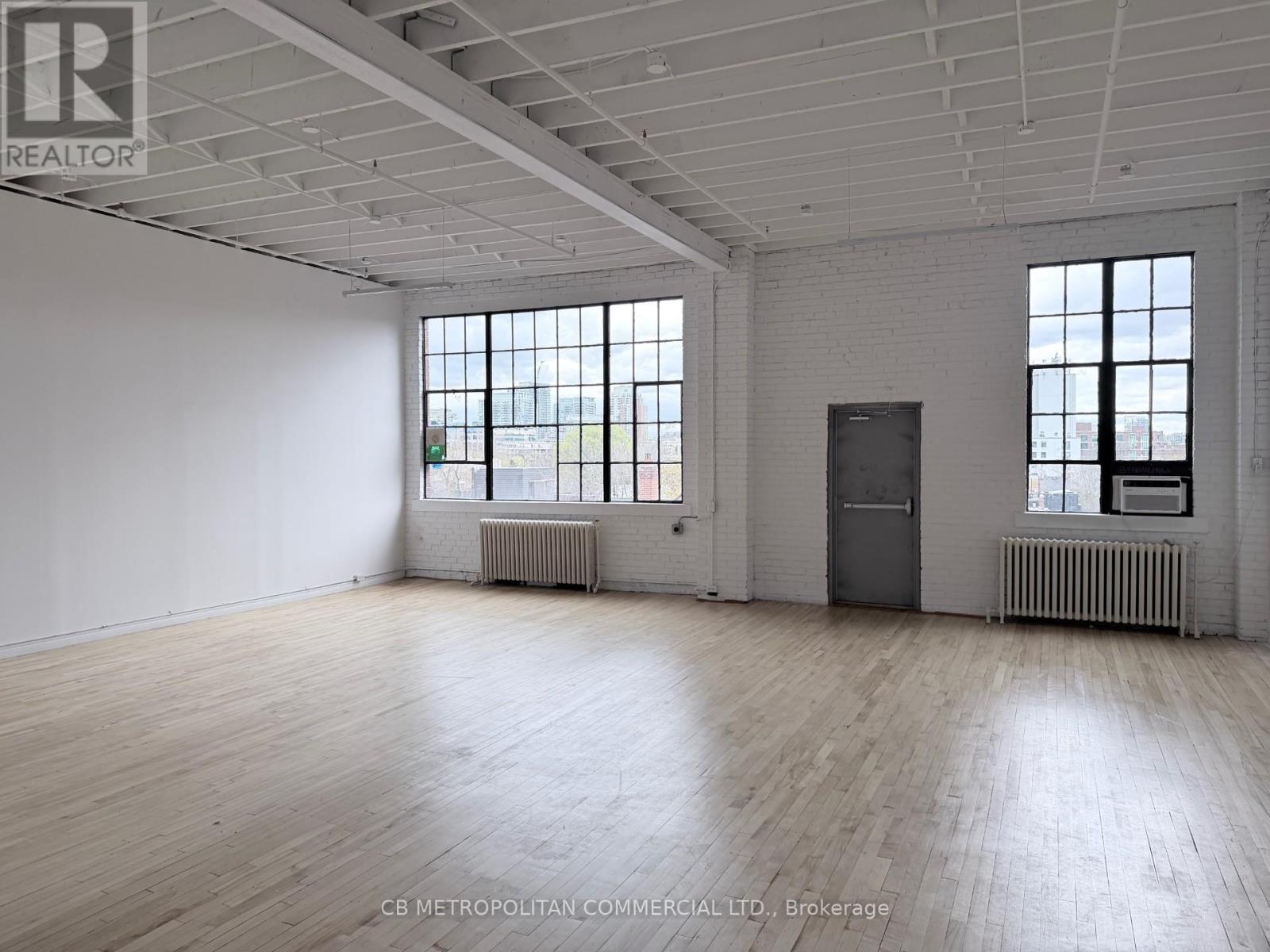 403 - 688 RICHMOND STREET W