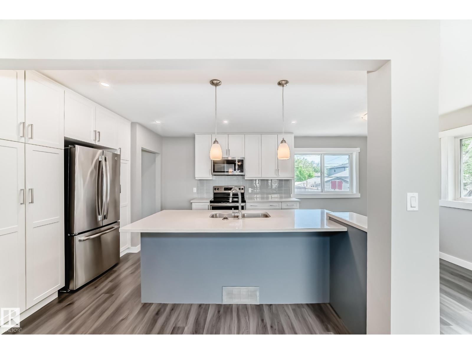 10521 163 ST NW - 7