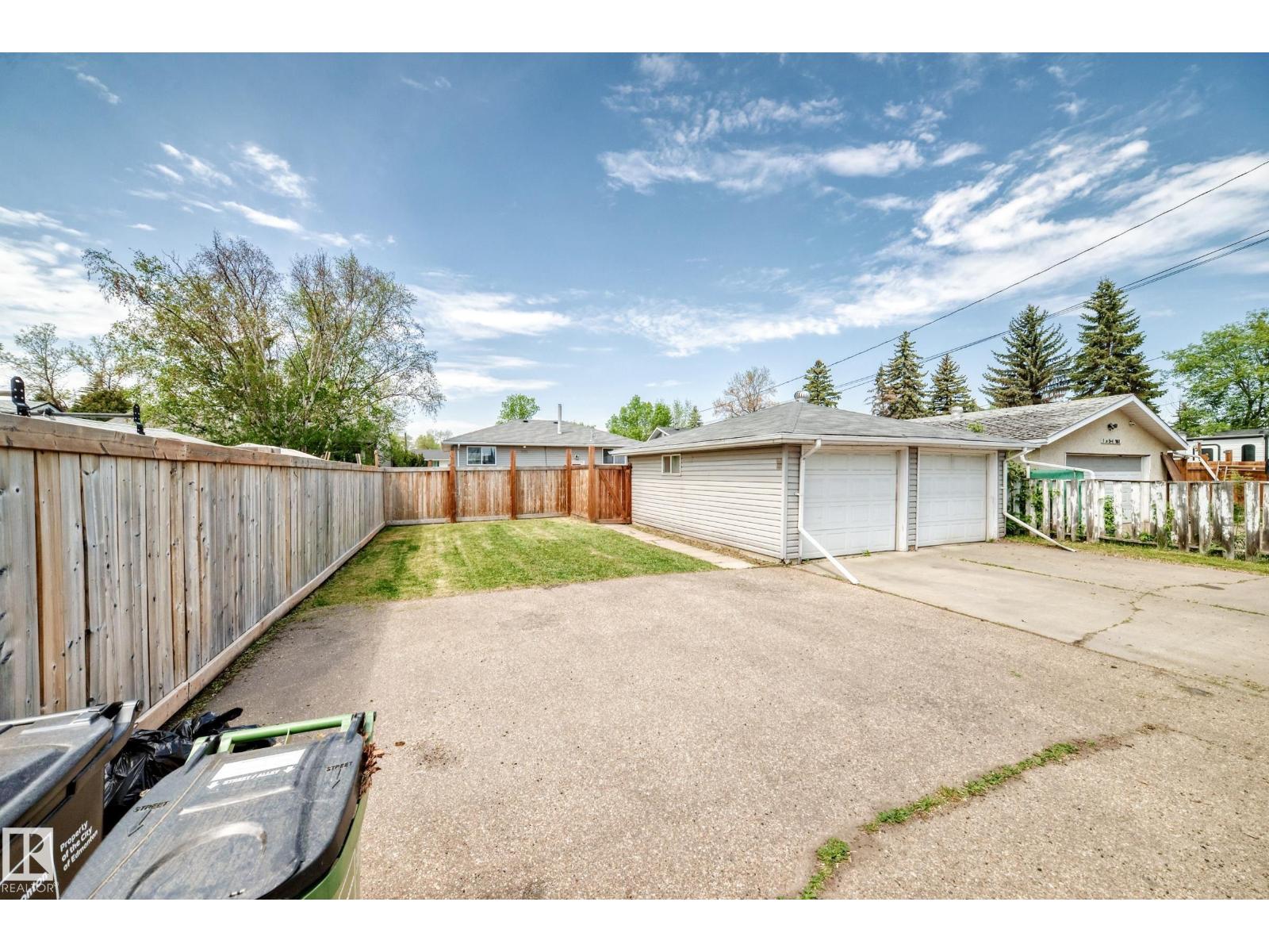 10521 163 ST NW - 48