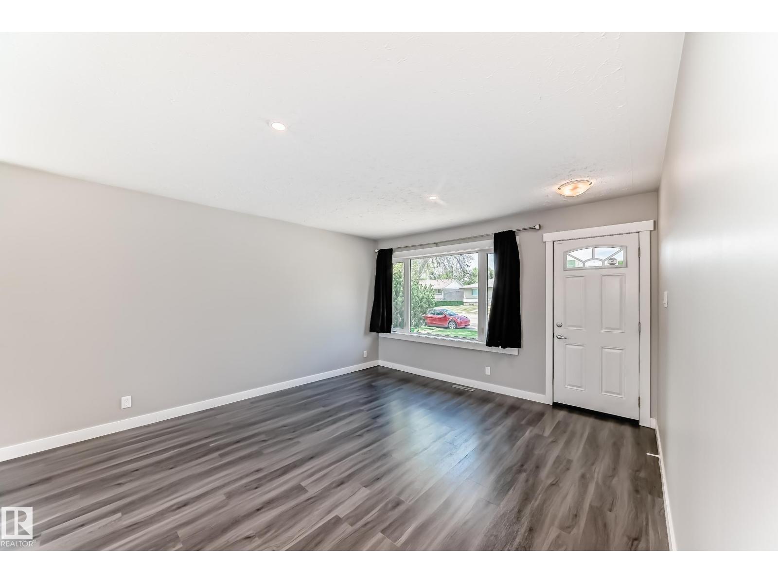 10521 163 ST NW - 15