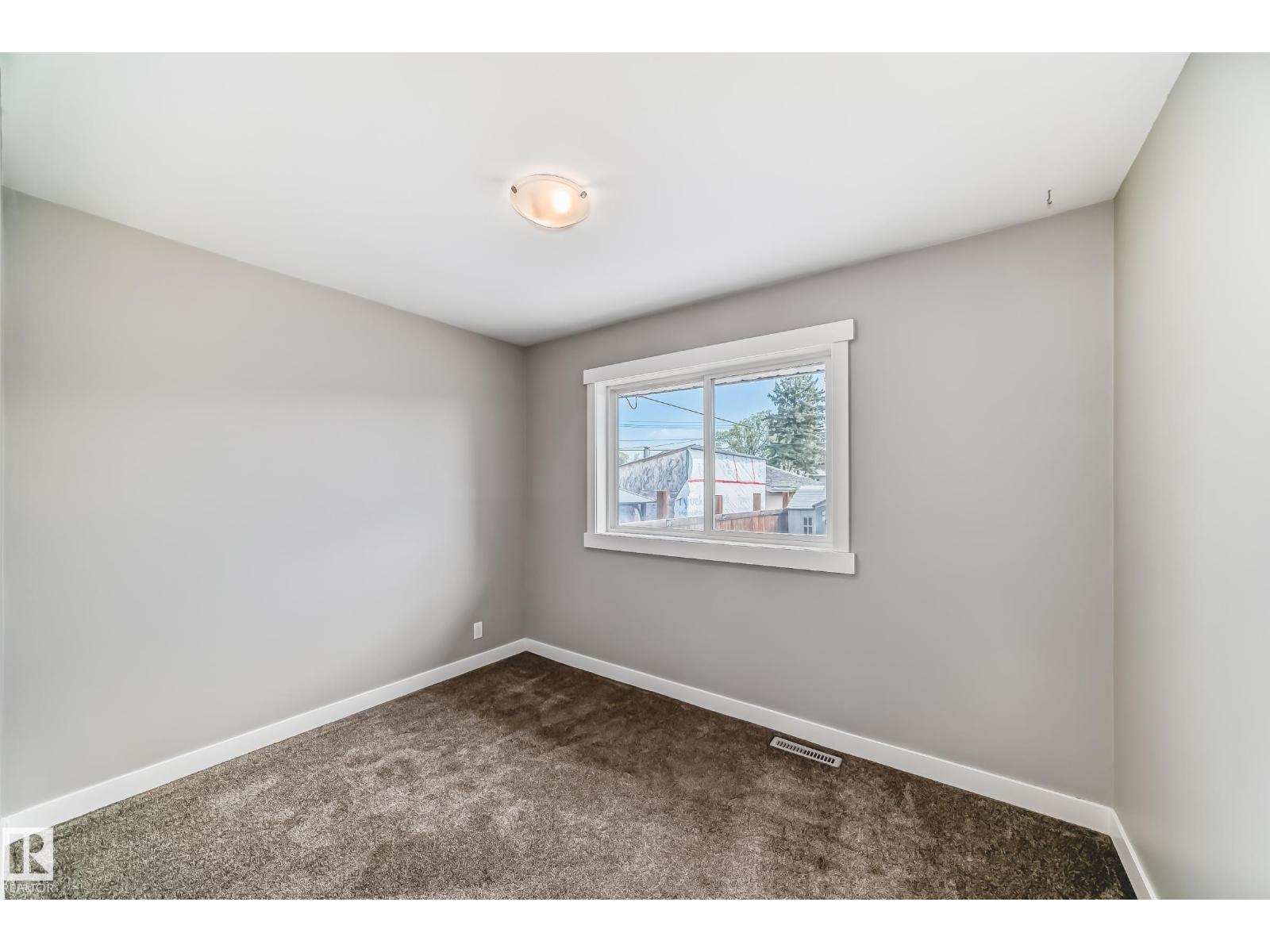 10521 163 ST NW - 25