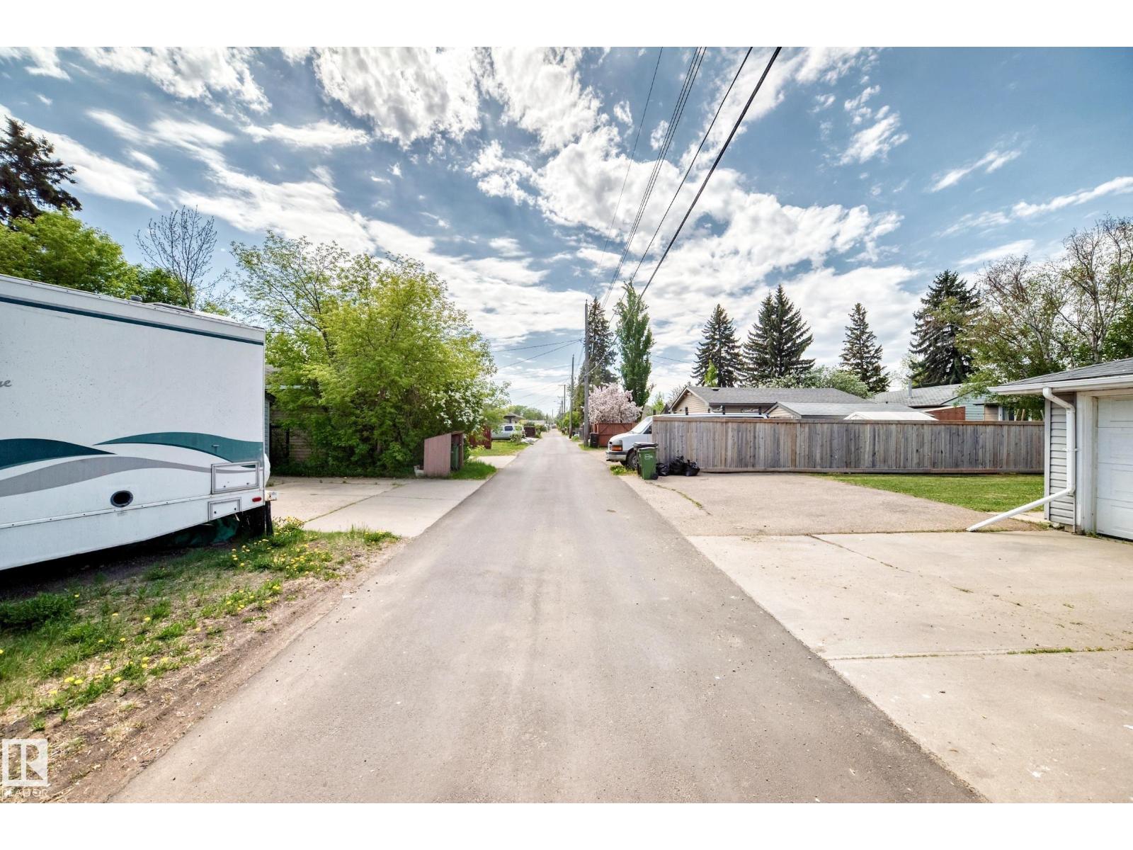 10521 163 ST NW - 52