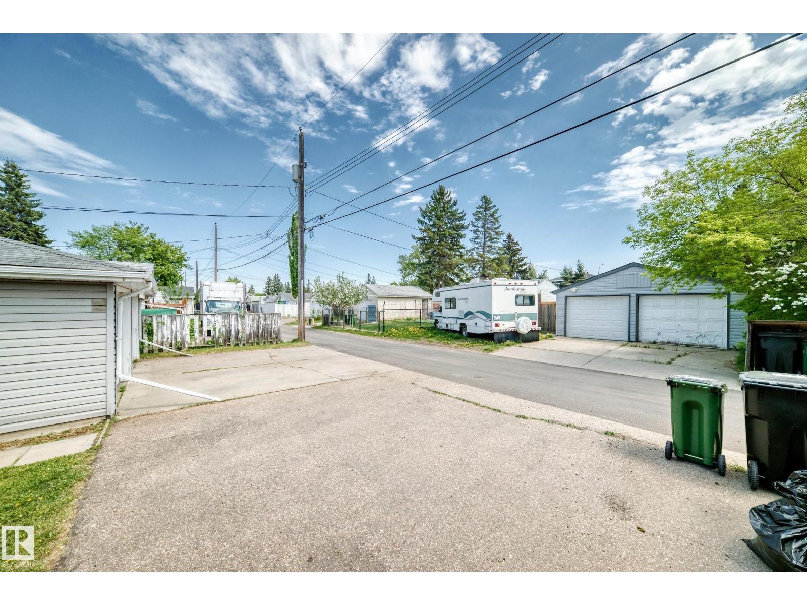 10521 163 ST NW - 53