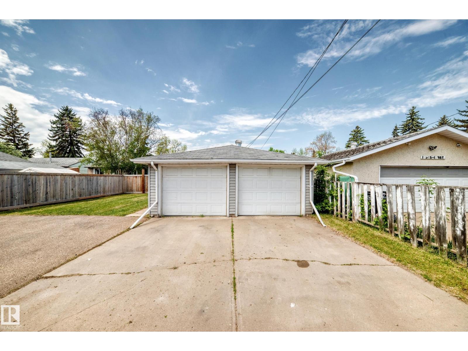 10521 163 ST NW - 50