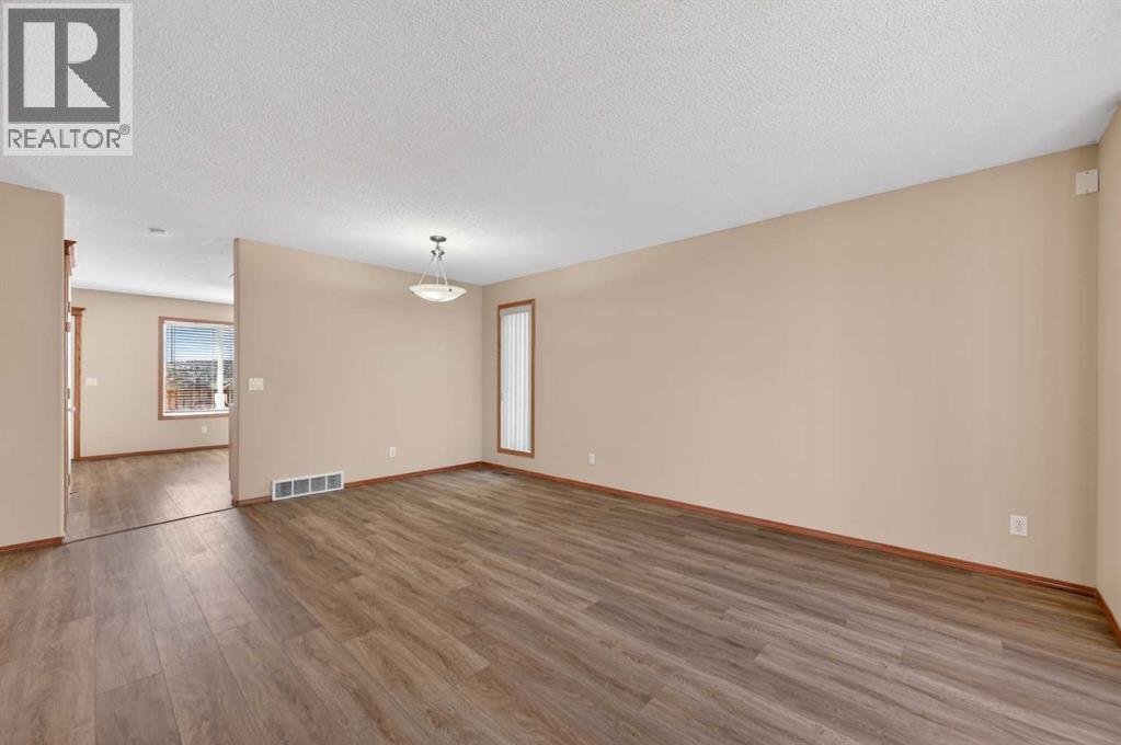 126 Evansmeade Crescent NW - 5