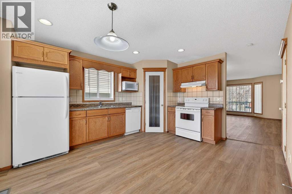 126 Evansmeade Crescent NW - 12