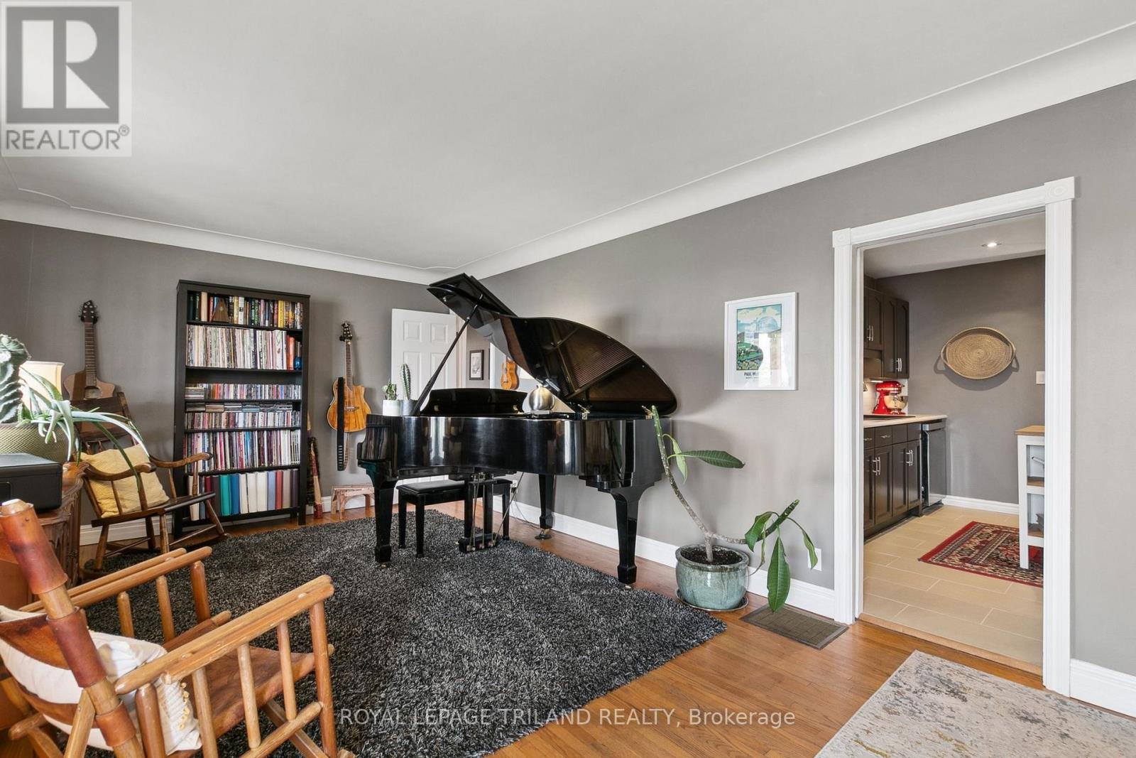 298 SUNSET DRIVE - 6