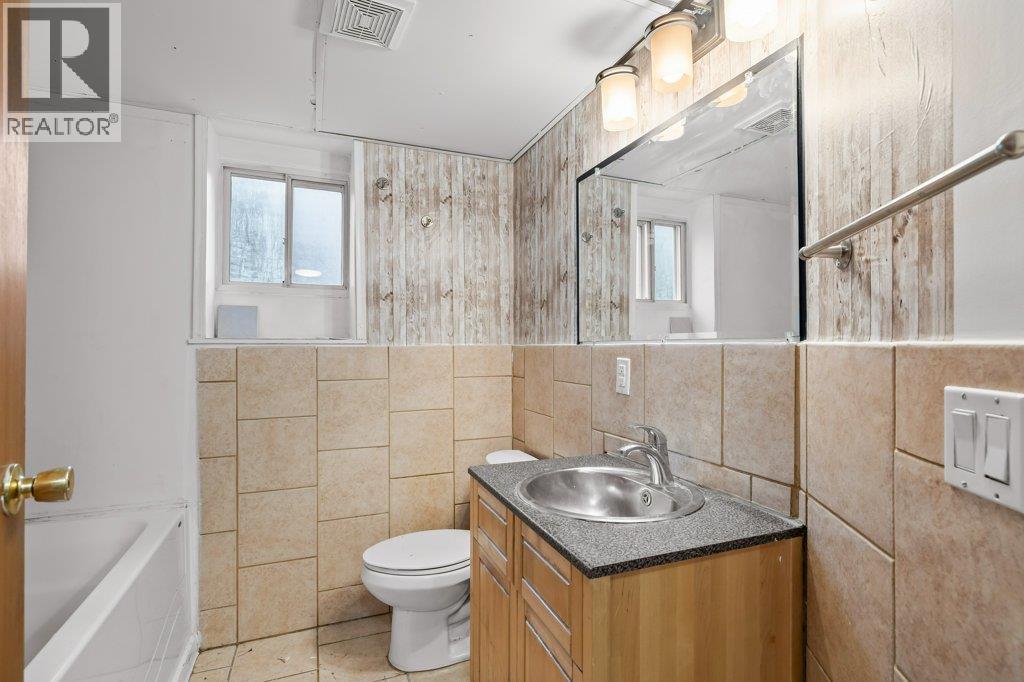  900 Hickory Road, Kelowna