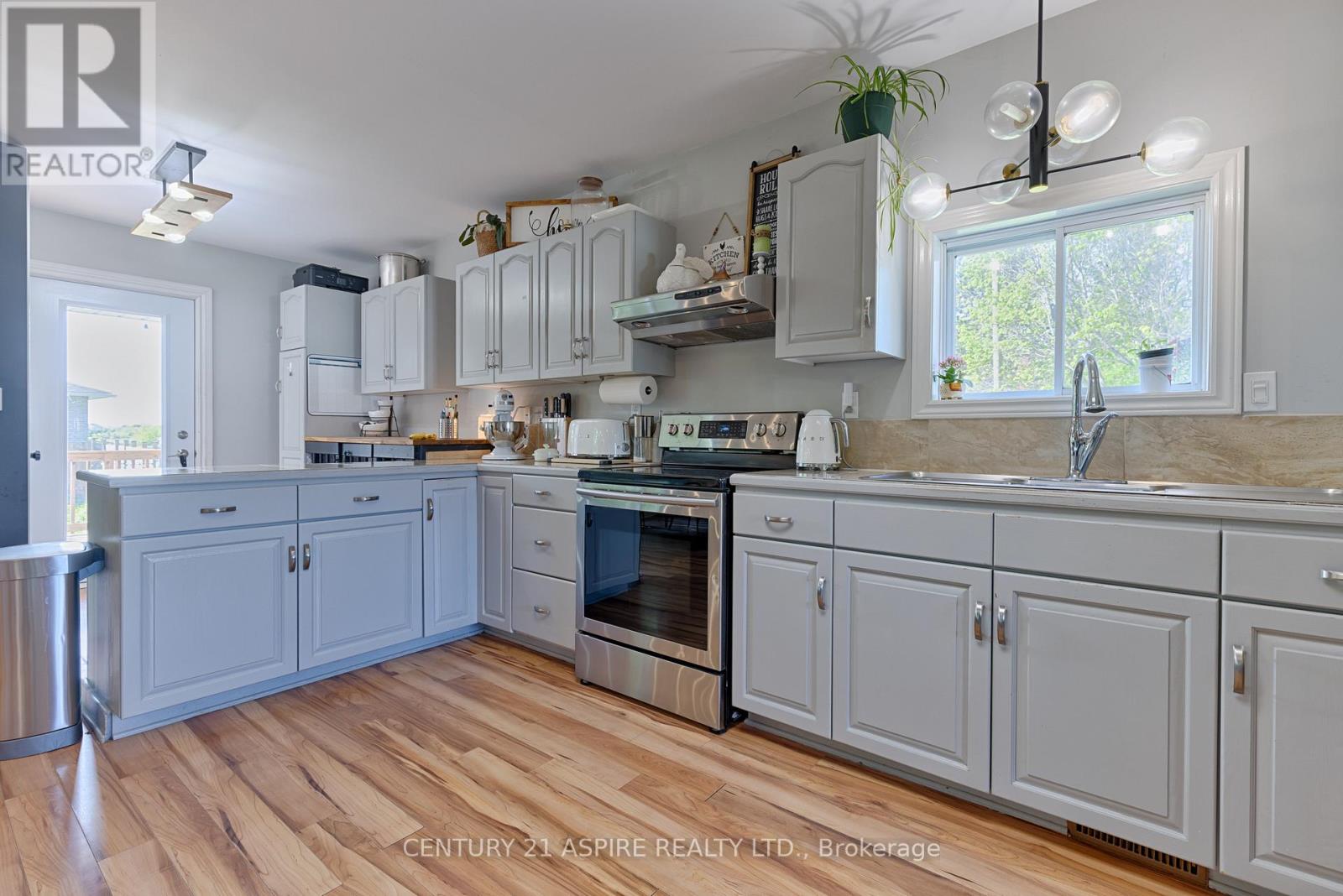 509 ROY STREET E - 17