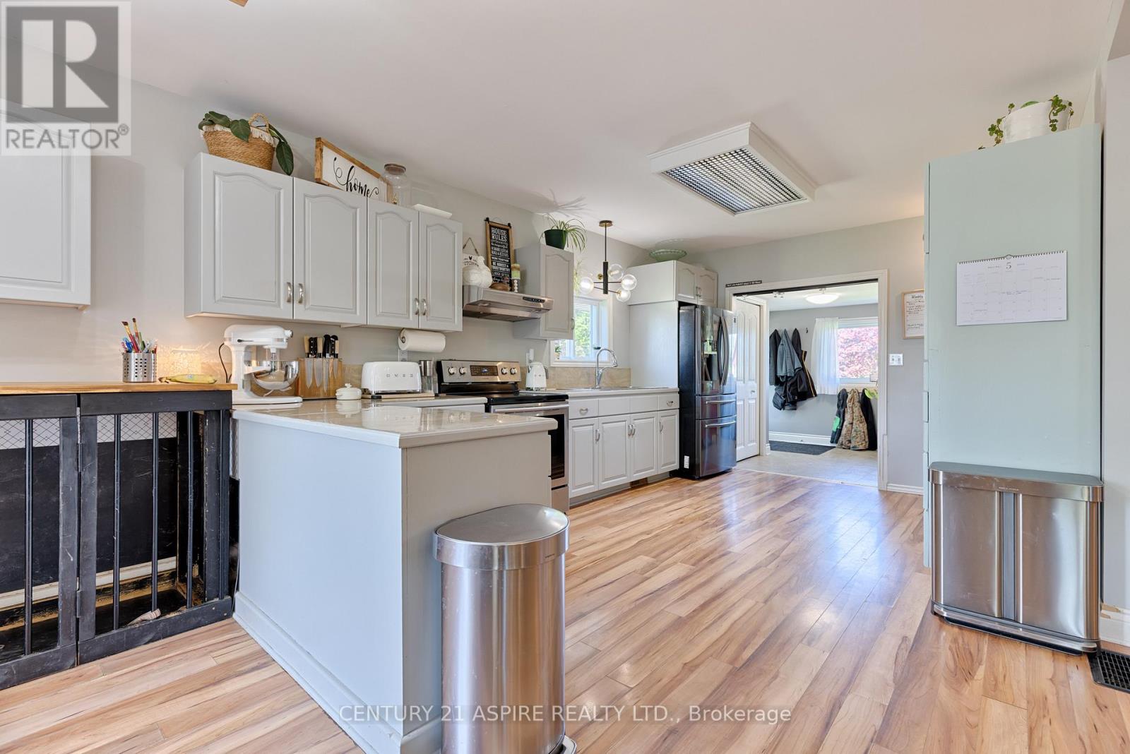 509 ROY STREET E - 18
