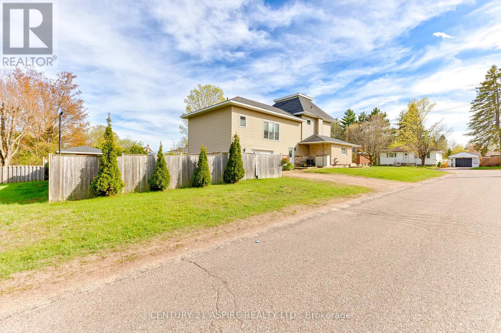 509 ROY STREET E - 2