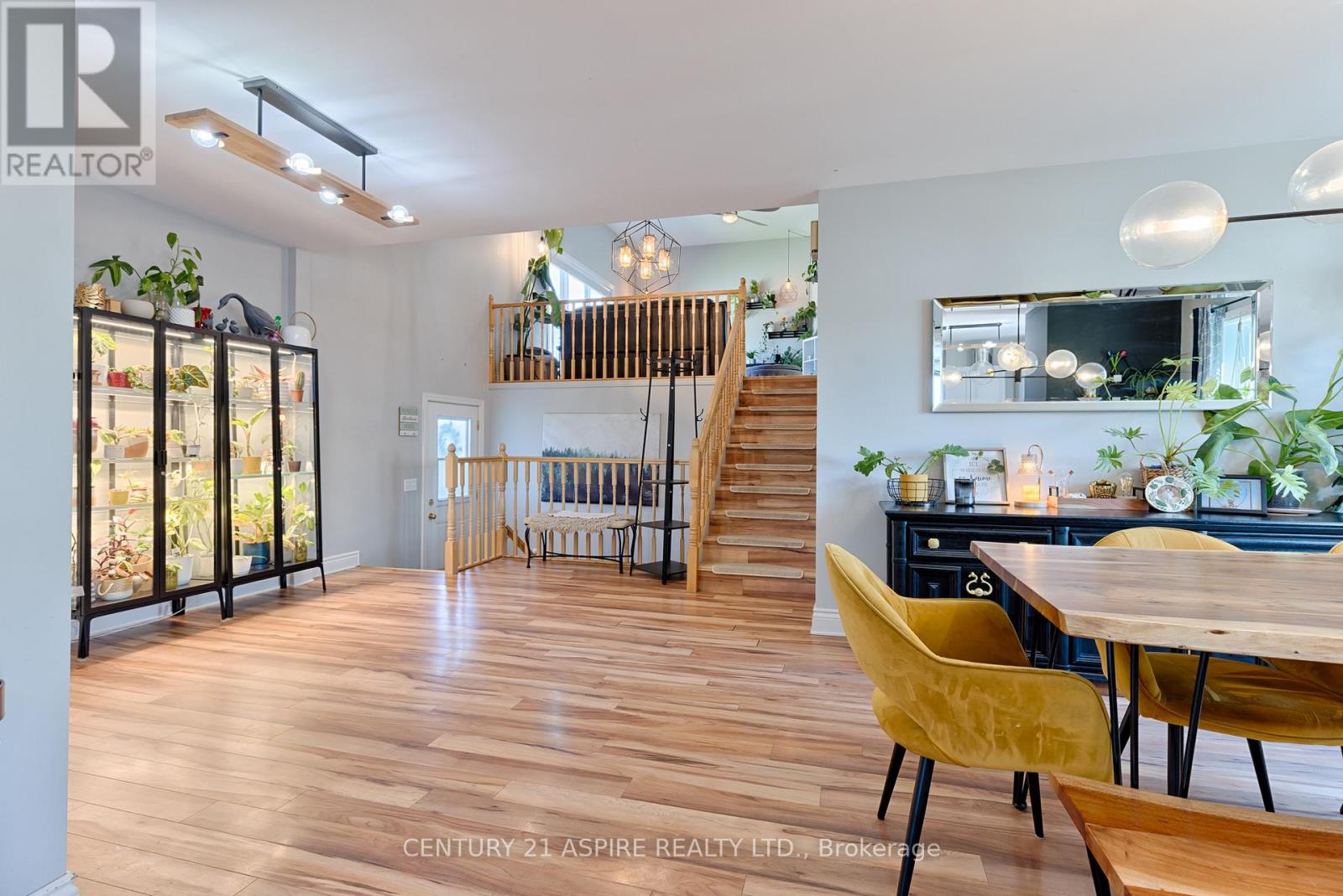 509 ROY STREET E - 21