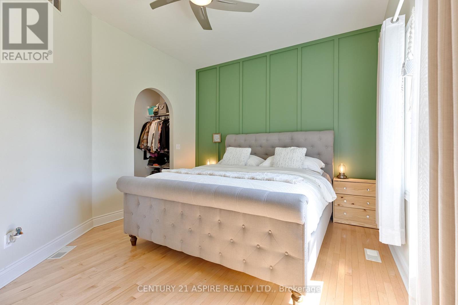 509 ROY STREET E - 28